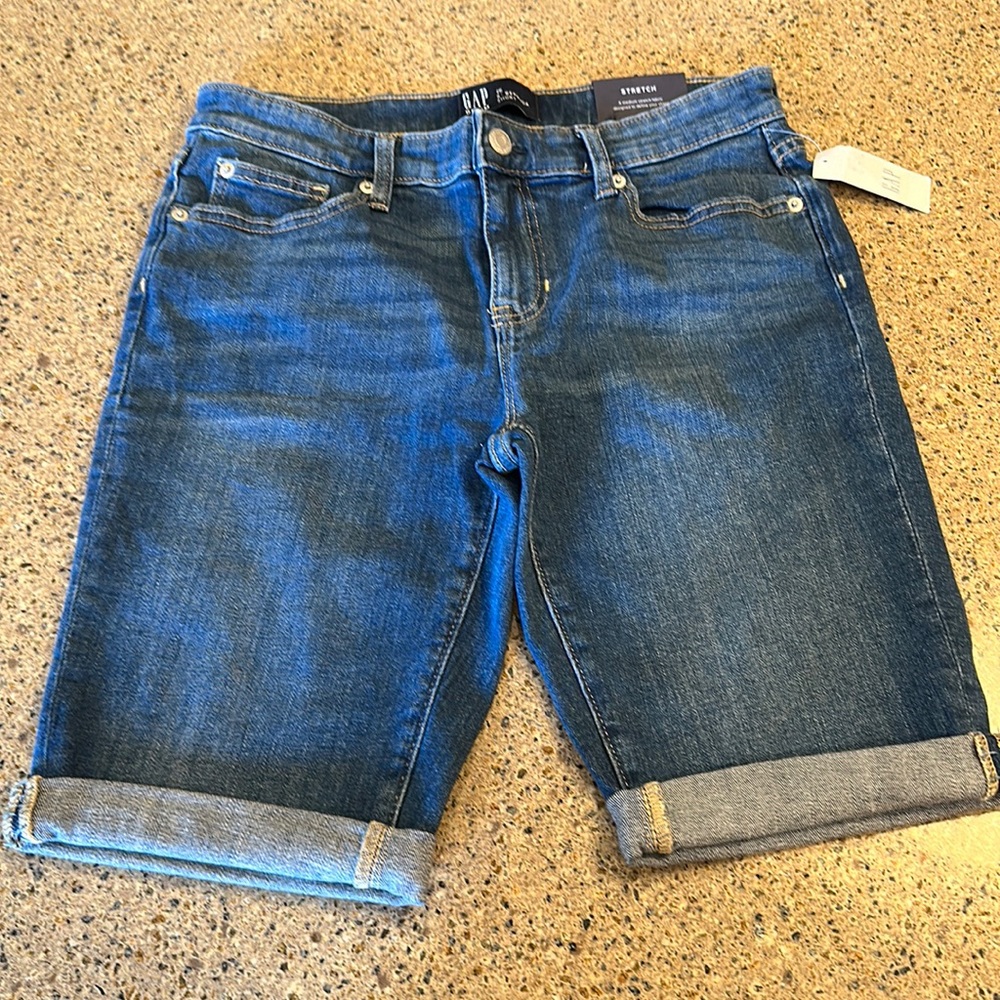 Gap 9” Bermuda Shorts NWT Size 26